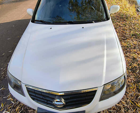 Белый Ниссан Альмера, объемом двигателя 1.6 л и пробегом 144 тыс. км за 6200 $, фото 3 на Automoto.ua