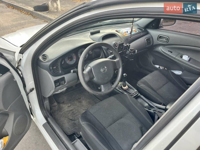 Белый Ниссан Альмера, объемом двигателя 1.6 л и пробегом 313 тыс. км за 4700 $, фото 10 на Automoto.ua