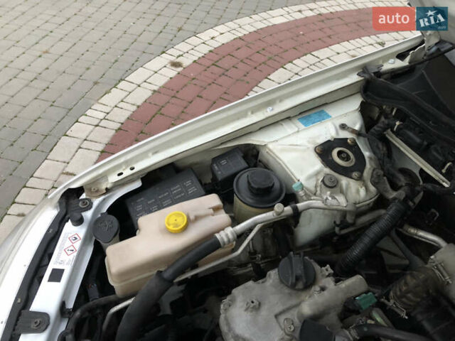 Белый Ниссан Альмера, объемом двигателя 1.6 л и пробегом 187 тыс. км за 5300 $, фото 13 на Automoto.ua