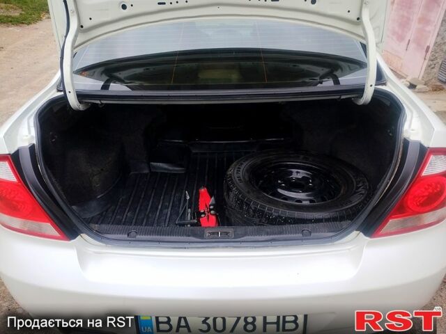 Белый Ниссан Альмера, объемом двигателя 1.6 л и пробегом 225 тыс. км за 4200 $, фото 4 на Automoto.ua