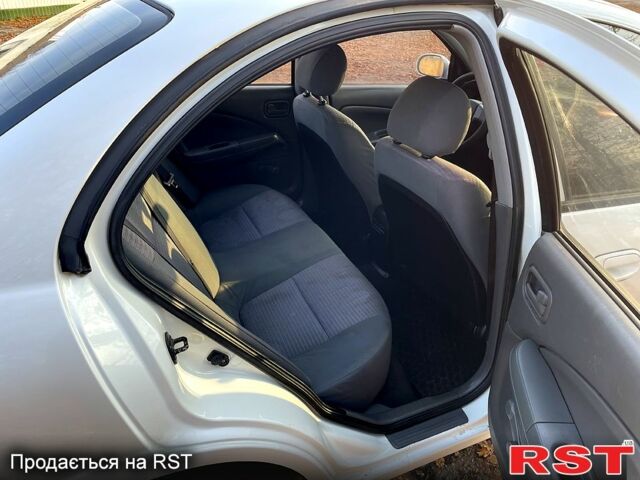 Белый Ниссан Альмера, объемом двигателя 1.6 л и пробегом 330 тыс. км за 3799 $, фото 8 на Automoto.ua