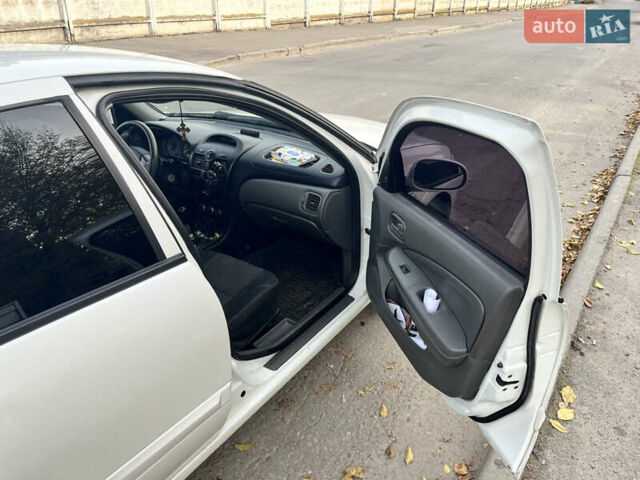 Белый Ниссан Альмера, объемом двигателя 1.6 л и пробегом 313 тыс. км за 4700 $, фото 8 на Automoto.ua