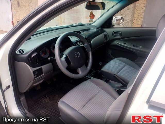 Белый Ниссан Альмера, объемом двигателя 1.6 л и пробегом 225 тыс. км за 4200 $, фото 9 на Automoto.ua