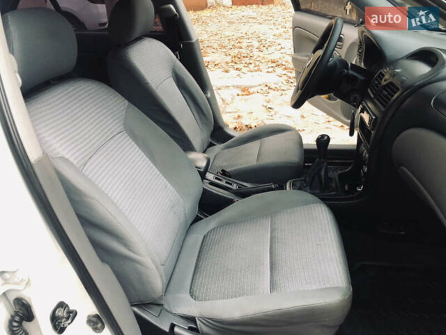 Белый Ниссан Альмера, объемом двигателя 1.6 л и пробегом 187 тыс. км за 5300 $, фото 22 на Automoto.ua