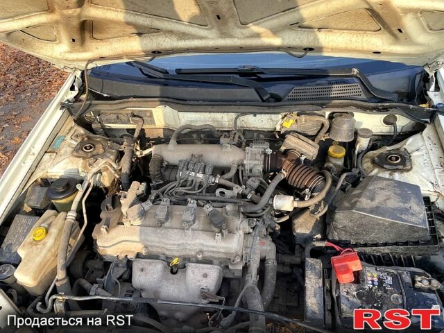 Белый Ниссан Альмера, объемом двигателя 1.6 л и пробегом 330 тыс. км за 3799 $, фото 9 на Automoto.ua