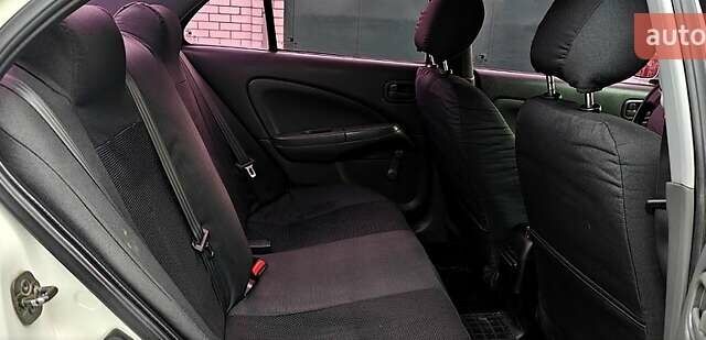 Белый Ниссан Альмера, объемом двигателя 1.6 л и пробегом 212 тыс. км за 4600 $, фото 9 на Automoto.ua