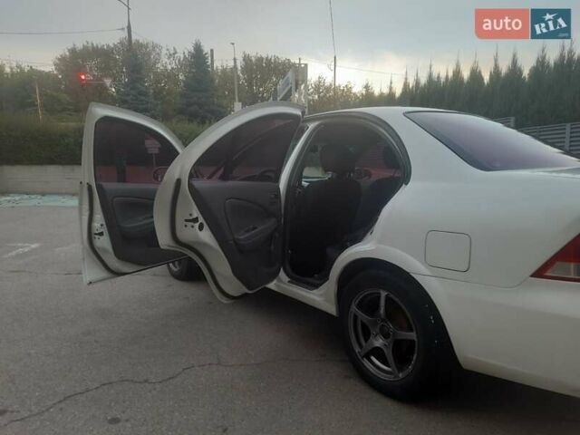 Белый Ниссан Альмера, объемом двигателя 1.6 л и пробегом 204 тыс. км за 4800 $, фото 3 на Automoto.ua