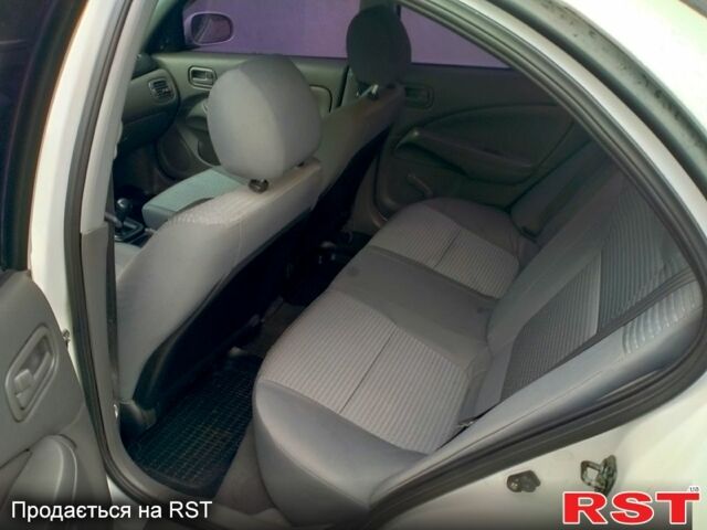 Білий Ніссан Альмера, об'ємом двигуна 1.6 л та пробігом 139 тис. км за 3700 $, фото 2 на Automoto.ua