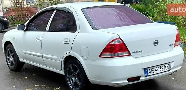 Белый Ниссан Альмера, объемом двигателя 1.6 л и пробегом 212 тыс. км за 4600 $, фото 3 на Automoto.ua