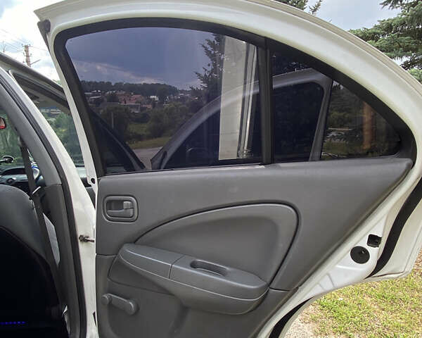 Белый Ниссан Альмера, объемом двигателя 1.6 л и пробегом 207 тыс. км за 5500 $, фото 10 на Automoto.ua