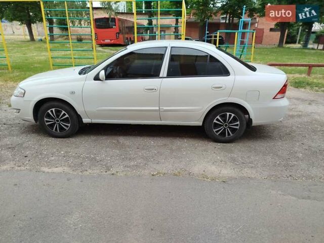 Белый Ниссан Альмера, объемом двигателя 1.6 л и пробегом 144 тыс. км за 5000 $, фото 4 на Automoto.ua