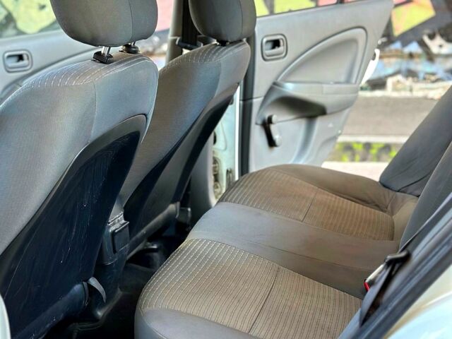 Білий Ніссан Альмера, об'ємом двигуна 1.6 л та пробігом 270 тис. км за 3900 $, фото 4 на Automoto.ua