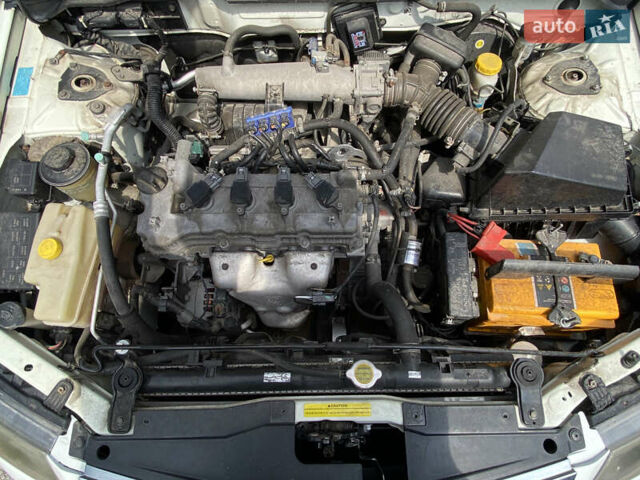 Белый Ниссан Альмера, объемом двигателя 1.6 л и пробегом 207 тыс. км за 5500 $, фото 17 на Automoto.ua