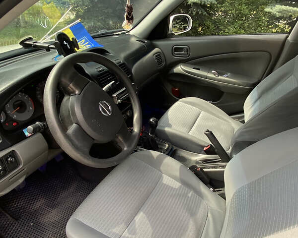 Белый Ниссан Альмера, объемом двигателя 1.6 л и пробегом 207 тыс. км за 5500 $, фото 14 на Automoto.ua