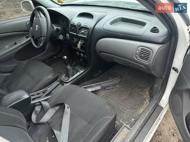 Белый Ниссан Альмера, объемом двигателя 1.6 л и пробегом 200 тыс. км за 1650 $, фото 8 на Automoto.ua