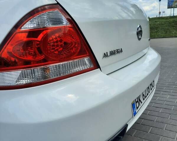 Белый Ниссан Альмера, объемом двигателя 1.6 л и пробегом 127 тыс. км за 5900 $, фото 2 на Automoto.ua