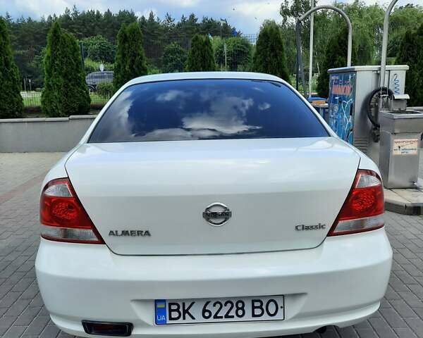 Белый Ниссан Альмера, объемом двигателя 1.6 л и пробегом 127 тыс. км за 5900 $, фото 6 на Automoto.ua