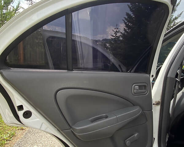 Белый Ниссан Альмера, объемом двигателя 1.6 л и пробегом 207 тыс. км за 5500 $, фото 12 на Automoto.ua