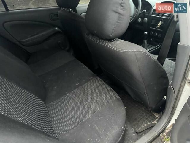 Белый Ниссан Альмера, объемом двигателя 1.6 л и пробегом 200 тыс. км за 1650 $, фото 10 на Automoto.ua