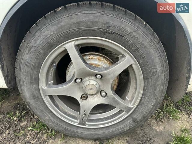 Белый Ниссан Альмера, объемом двигателя 1.6 л и пробегом 200 тыс. км за 1650 $, фото 11 на Automoto.ua