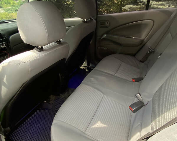 Белый Ниссан Альмера, объемом двигателя 1.6 л и пробегом 207 тыс. км за 5500 $, фото 16 на Automoto.ua