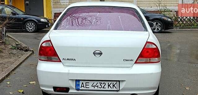 Белый Ниссан Альмера, объемом двигателя 1.6 л и пробегом 212 тыс. км за 4600 $, фото 1 на Automoto.ua
