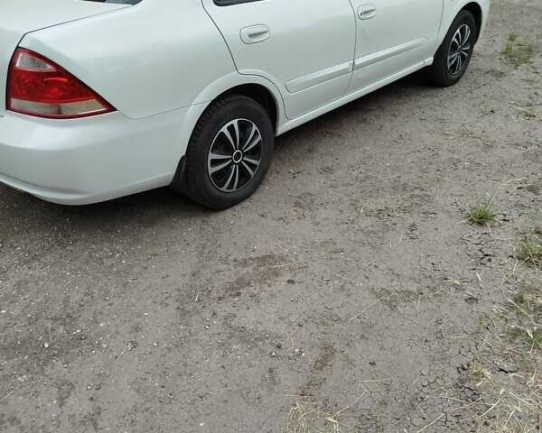 Белый Ниссан Альмера, объемом двигателя 1.6 л и пробегом 144 тыс. км за 5000 $, фото 3 на Automoto.ua