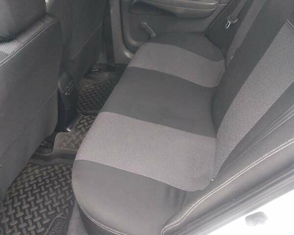 Белый Ниссан Альмера, объемом двигателя 1.6 л и пробегом 108 тыс. км за 5700 $, фото 7 на Automoto.ua