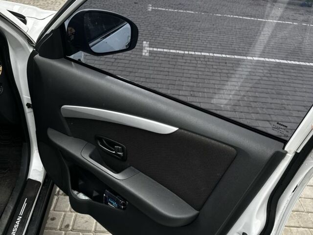 Белый Ниссан Альмера, объемом двигателя 1.6 л и пробегом 140 тыс. км за 4000 $, фото 6 на Automoto.ua