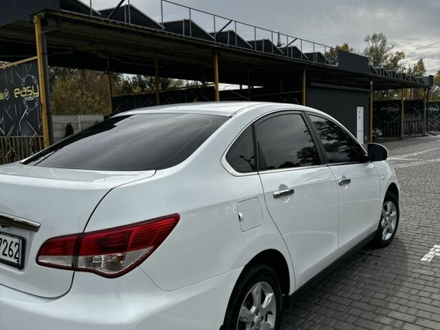 Белый Ниссан Альмера, объемом двигателя 1.6 л и пробегом 140 тыс. км за 4000 $, фото 1 на Automoto.ua