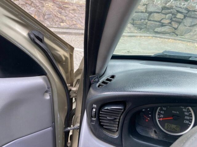 Бежевый Ниссан Альмера, объемом двигателя 1.5 л и пробегом 320 тыс. км за 2350 $, фото 5 на Automoto.ua