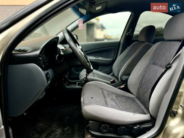 Бежевый Ниссан Альмера, объемом двигателя 1.77 л и пробегом 180 тыс. км за 2700 $, фото 14 на Automoto.ua