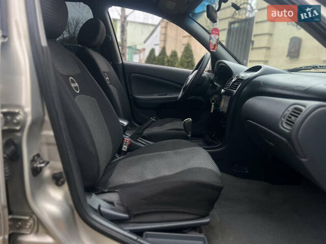 Бежевый Ниссан Альмера, объемом двигателя 1.6 л и пробегом 270 тыс. км за 3799 $, фото 16 на Automoto.ua