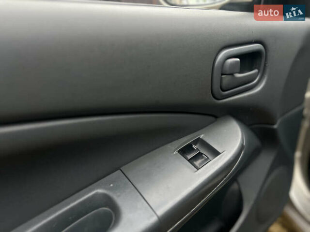 Бежевый Ниссан Альмера, объемом двигателя 1.6 л и пробегом 270 тыс. км за 3799 $, фото 10 на Automoto.ua