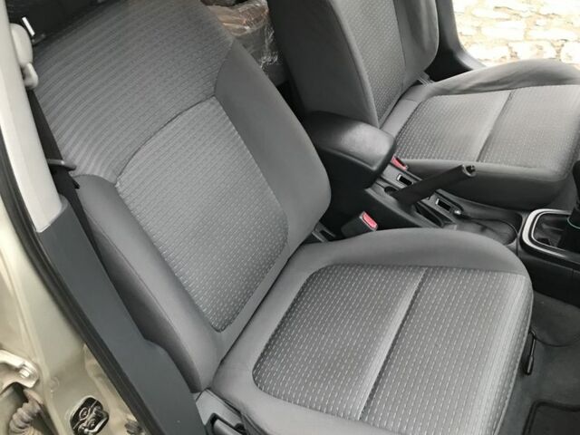 Бежевый Ниссан Альмера, объемом двигателя 1.6 л и пробегом 118 тыс. км за 4950 $, фото 5 на Automoto.ua