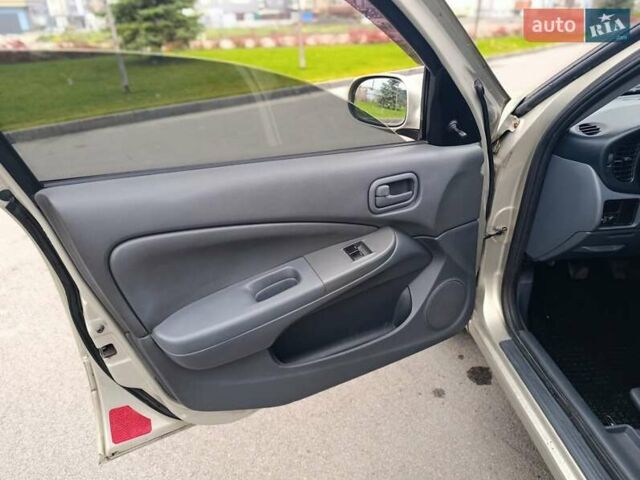 Бежевий Ніссан Альмера, об'ємом двигуна 1.6 л та пробігом 290 тис. км за 4100 $, фото 23 на Automoto.ua