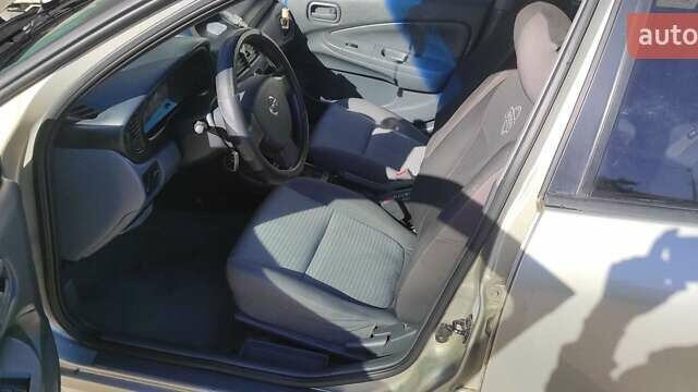 Бежевый Ниссан Альмера, объемом двигателя 1.6 л и пробегом 252 тыс. км за 4700 $, фото 6 на Automoto.ua