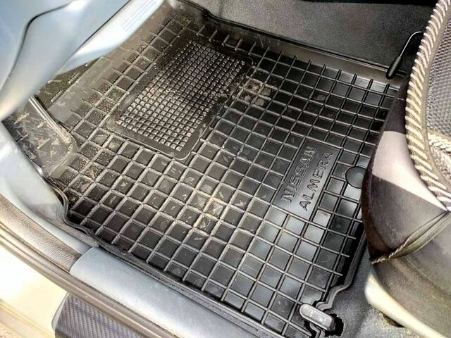 Бежевый Ниссан Альмера, объемом двигателя 1.6 л и пробегом 300 тыс. км за 4300 $, фото 8 на Automoto.ua