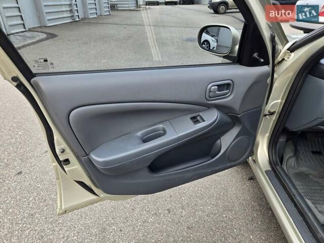 Бежевый Ниссан Альмера, объемом двигателя 1.6 л и пробегом 75 тыс. км за 4500 $, фото 8 на Automoto.ua