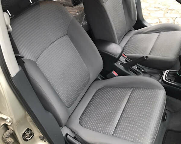 Бежевый Ниссан Альмера, объемом двигателя 1.6 л и пробегом 118 тыс. км за 4950 $, фото 5 на Automoto.ua