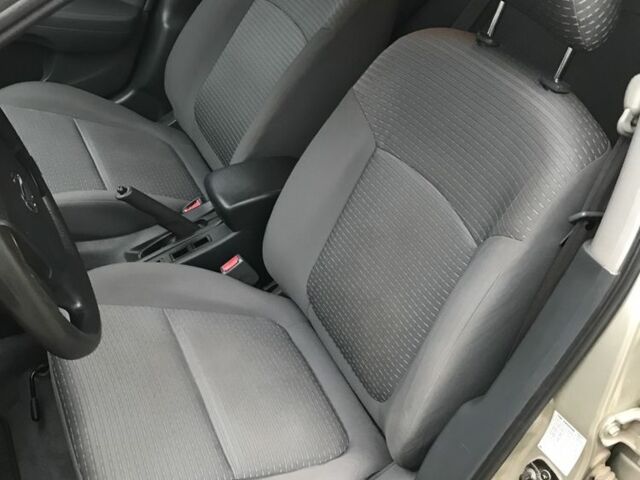 Бежевый Ниссан Альмера, объемом двигателя 1.6 л и пробегом 118 тыс. км за 4950 $, фото 4 на Automoto.ua