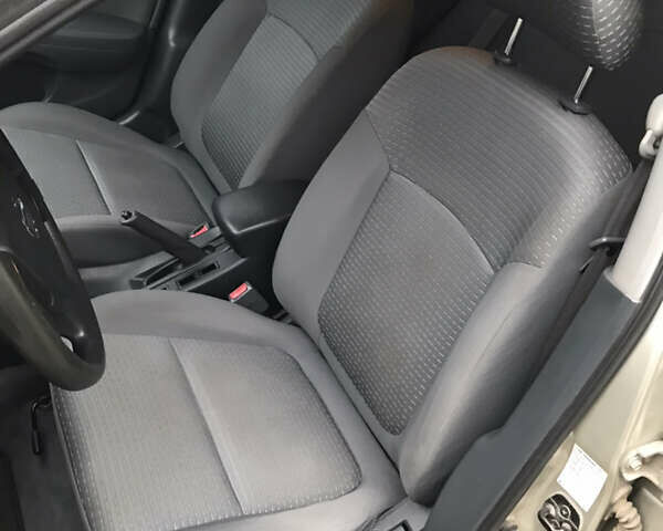 Бежевый Ниссан Альмера, объемом двигателя 1.6 л и пробегом 118 тыс. км за 4950 $, фото 4 на Automoto.ua