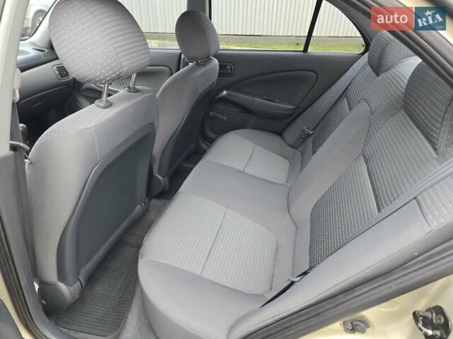 Бежевый Ниссан Альмера, объемом двигателя 1.6 л и пробегом 75 тыс. км за 4500 $, фото 14 на Automoto.ua