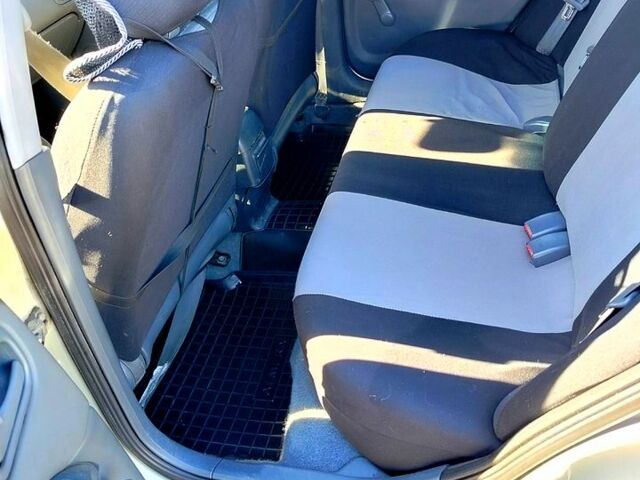 Бежевый Ниссан Альмера, объемом двигателя 1.6 л и пробегом 300 тыс. км за 4300 $, фото 7 на Automoto.ua