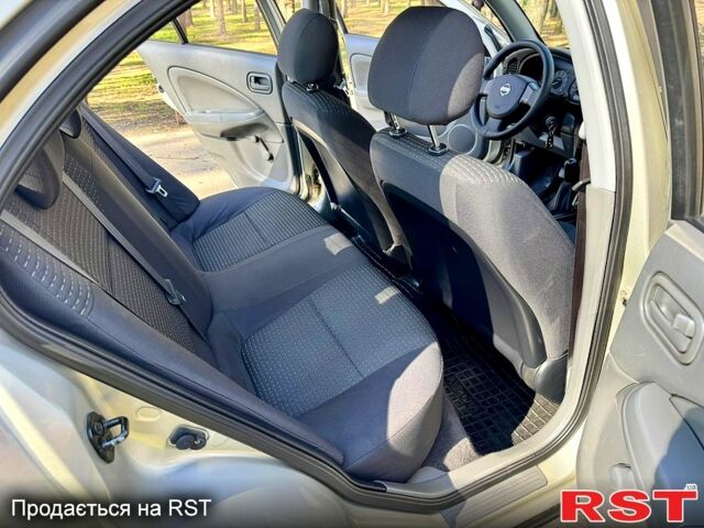 Бежевый Ниссан Альмера, объемом двигателя 1.6 л и пробегом 220 тыс. км за 4500 $, фото 11 на Automoto.ua