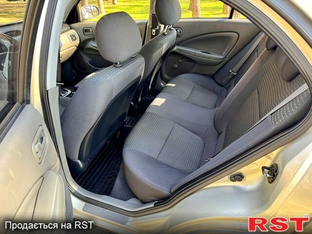 Бежевый Ниссан Альмера, объемом двигателя 1.6 л и пробегом 220 тыс. км за 4500 $, фото 6 на Automoto.ua