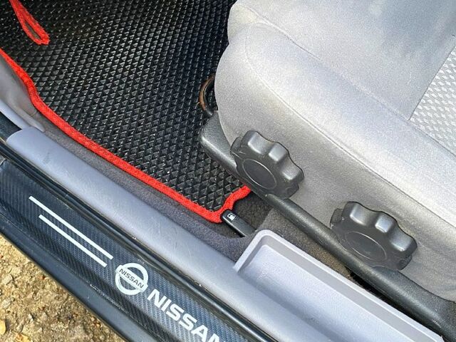 Черный Ниссан Альмера, объемом двигателя 1.5 л и пробегом 221 тыс. км за 3500 $, фото 6 на Automoto.ua