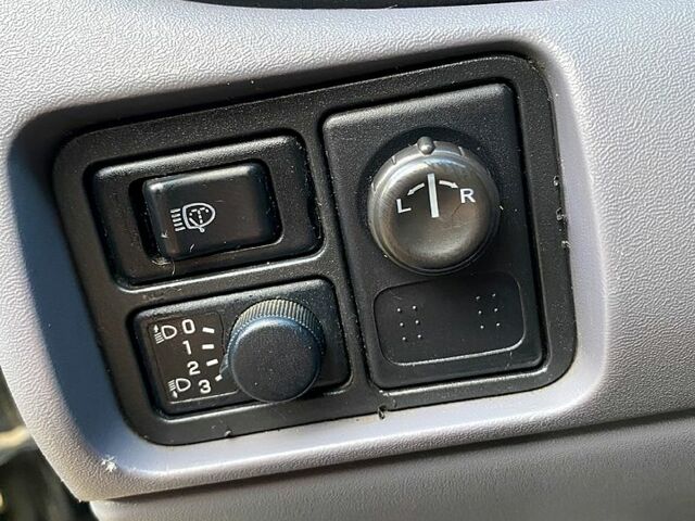 Черный Ниссан Альмера, объемом двигателя 1.5 л и пробегом 221 тыс. км за 3500 $, фото 4 на Automoto.ua