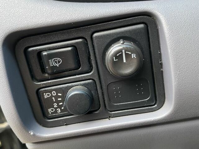 Черный Ниссан Альмера, объемом двигателя 1.6 л и пробегом 2 тыс. км за 3500 $, фото 4 на Automoto.ua