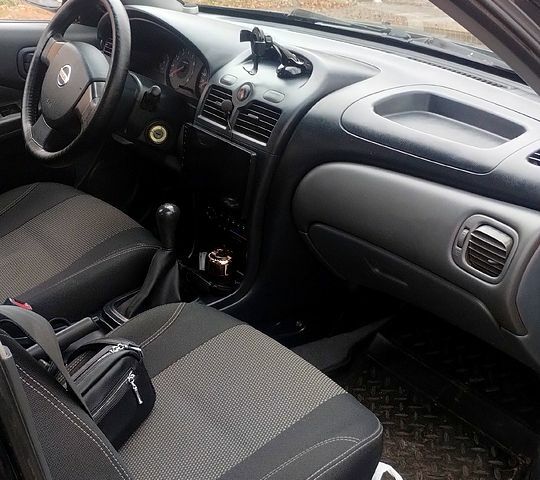 Черный Ниссан Альмера, объемом двигателя 1.6 л и пробегом 262 тыс. км за 5400 $, фото 4 на Automoto.ua